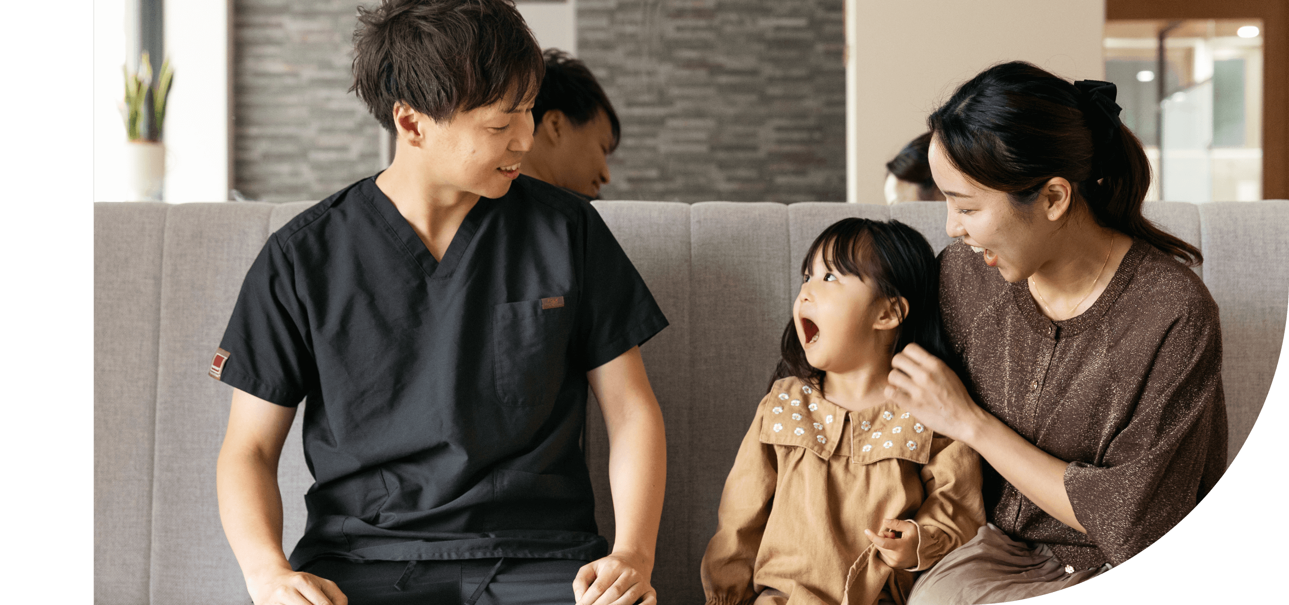 向ヶ丘遊園駅　徒歩2分の歯医者 当院紹介ビジュアル