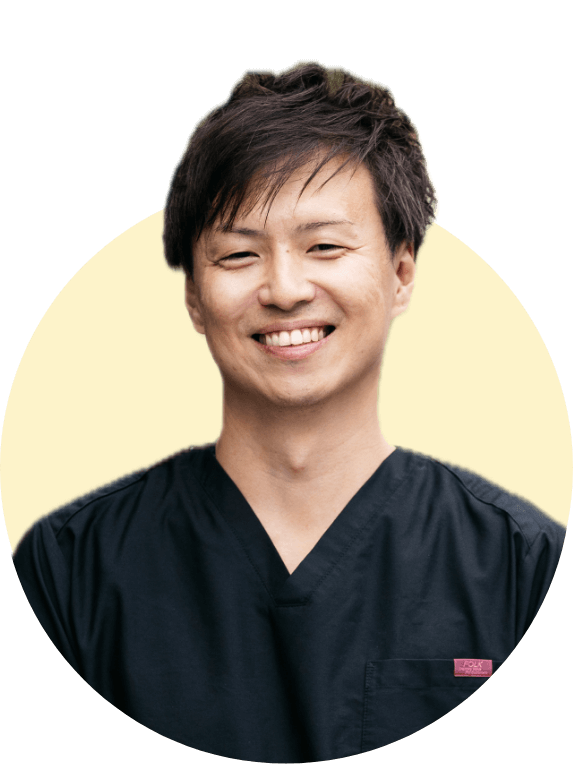 向ヶ丘遊園駅　徒歩2分の歯医者 院長真木孝明のポートレート